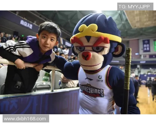 南京同曦迎战吉林队期待精彩对决球迷热情高涨助威现场气氛火爆 南京同曦迎战吉林队期待精彩对决球迷热情高涨助威现场气氛火爆